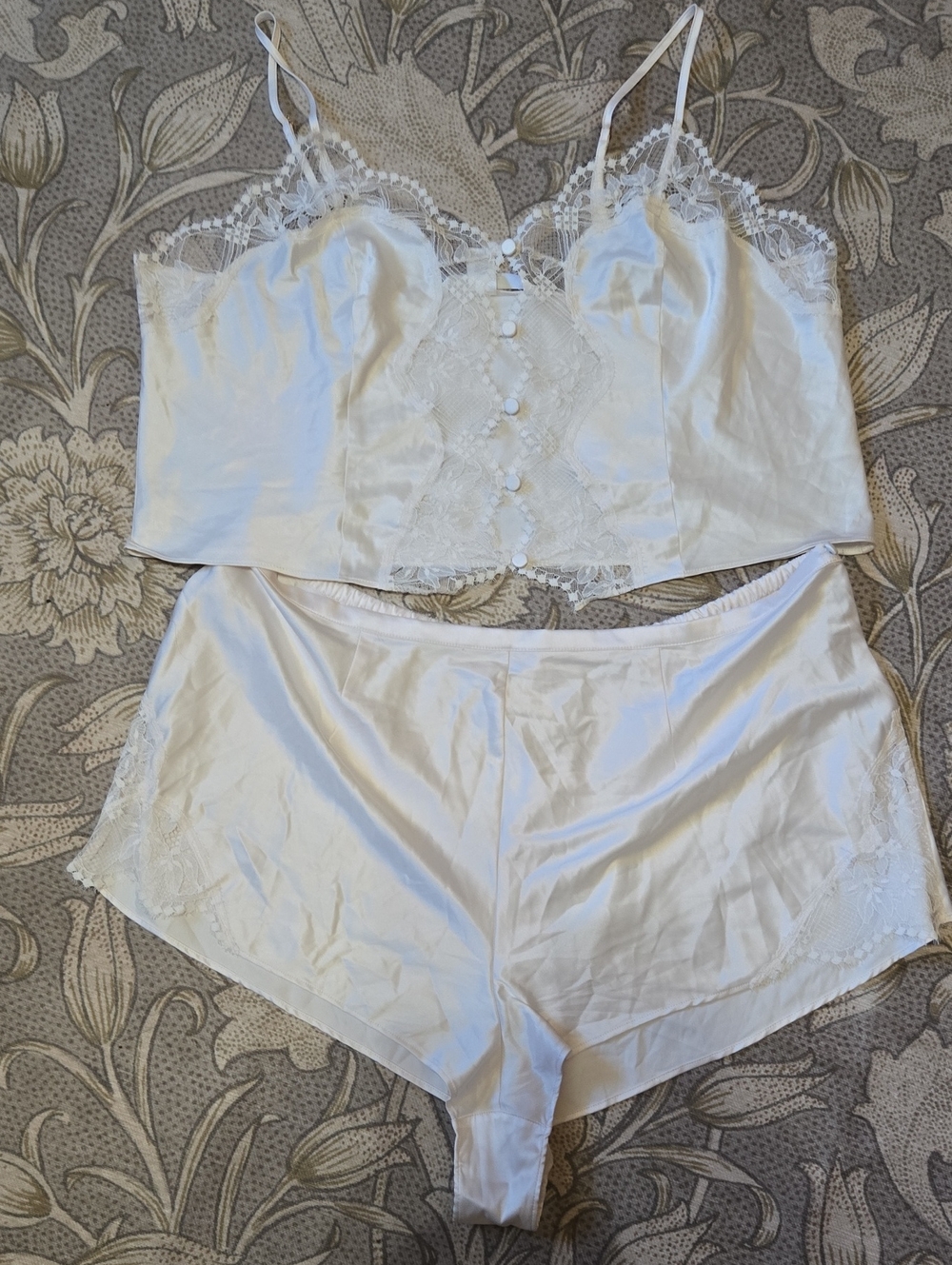 Victoria's Secret White Satin Lace-Trim Camisole & Short Sleep Set XL